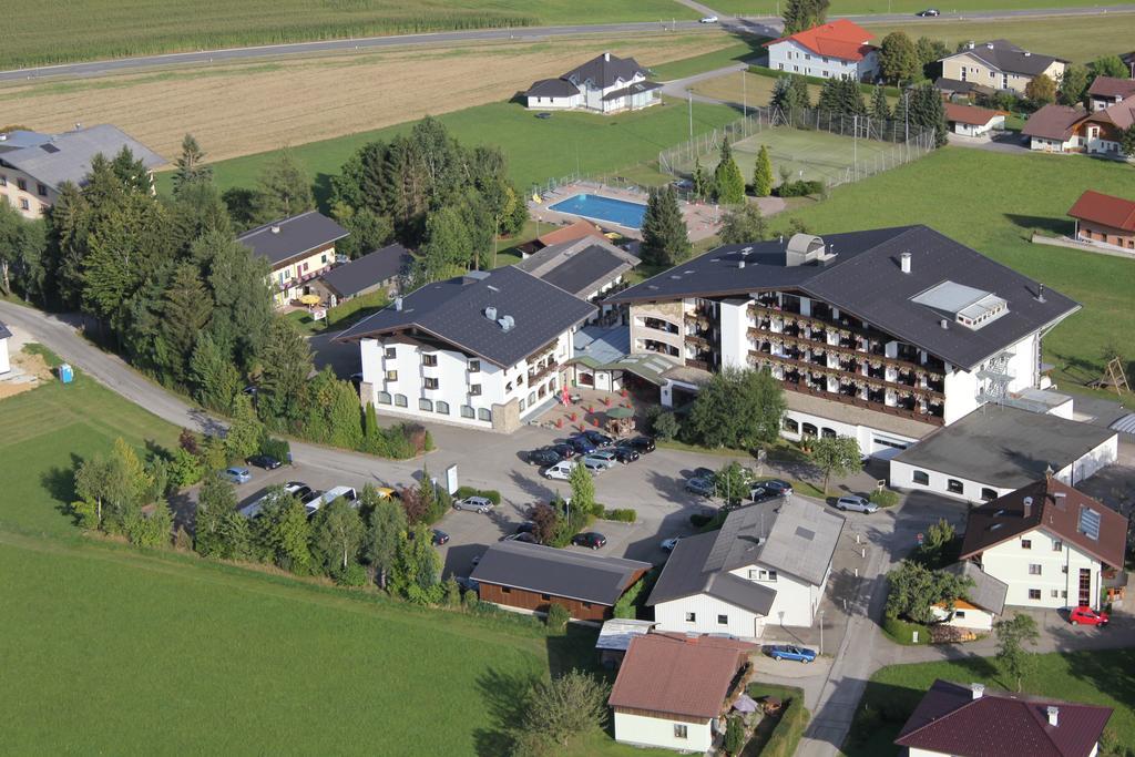 Hotel Lohninger-Schober Sankt Georgen im Attergau Esterno foto
